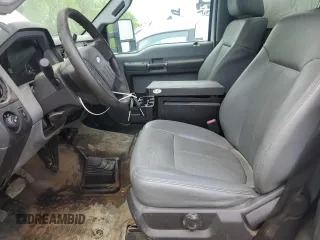 2013 Ford F-250 XL z VIN 1FTBF2B69DEB31067, wystawiony jako Copart lot #55297915 z przebiegiem 267 002 mil mil oraz Czysty tytuł • Clean title. Historia ofert i sprzedaży dostępna na DreamBid. Obrazek 7.
