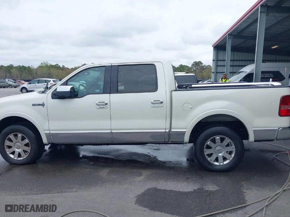 2006 Lincoln Mark LT with VIN 5LTPW18516FJ22601, listed as a IAAI auction lot 41819967 with 231,890 mi miles. Bid and sale history available at carsss.com. Image 14.