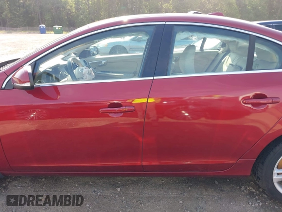 2015 Volvo S60 T5 Drive-E Premier z VIN YV140MFK7F1349445, wystawiony jako IAAI lot #42138682 z przebiegiem 104 111 mil mil oraz . Historia ofert i sprzedaży dostępna na DreamBid. Obrazek 14.