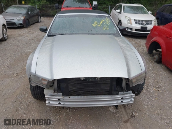 2012 Ford Mustang V6 z VIN 1ZVBP8EM4C5273218, wystawiony jako IAAI lot #42253497 z przebiegiem 175 676 mil mil oraz . Historia ofert i sprzedaży dostępna na DreamBid. Obrazek 12.