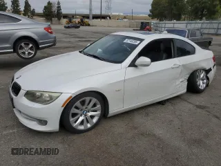 2011 BMW 3 Series 328i z VIN WBAKE5C55BE573638, wystawiony jako Copart lot #52146285 z przebiegiem 149 625 mil mil oraz Szkoda całkowita • Salvage title. Historia ofert i sprzedaży dostępna na DreamBid. Obrazek 1.