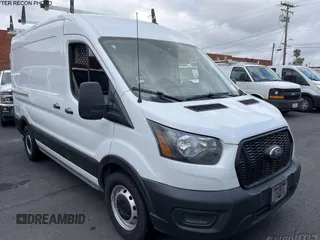 2021 Ford Transit Cargo z VIN 1FTYE1C88MKA94599, wystawiony jako IAAI lot #42175191 z przebiegiem 67 928 mil mil oraz . Historia ofert i sprzedaży dostępna na DreamBid. Obrazek 1.