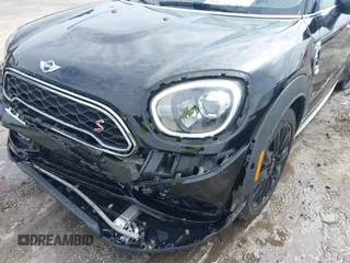 2017 MINI Countryman Cooper S with VIN WMZYT3C34H3D98585, listed as a IAAI auction lot 41752740 with 58,381 mi miles. Bid and sale history available at carsss.com. Image 21.