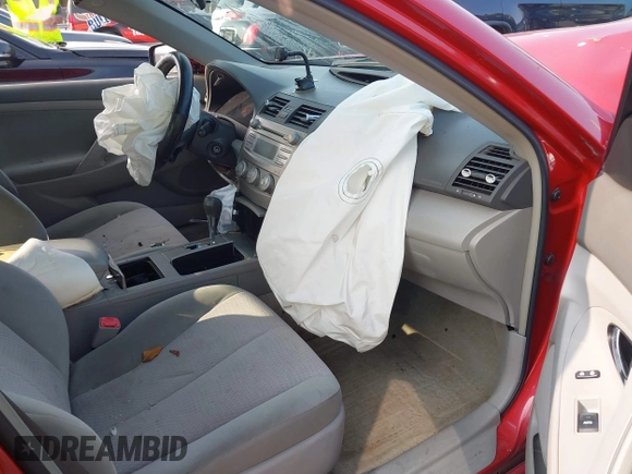2011 Toyota Camry LE z VIN 4T1BF3EKXBU145752, wystawiony jako IAAI lot #40278431 z przebiegiem 174 130 mil mil oraz . Historia ofert i sprzedaży dostępna na DreamBid. Obrazek 5.