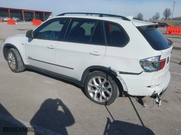 2011 BMW X5 35i with VIN 5UXZV4C57BL406526, listed as a IAAI auction lot 41580453 with 0 mi miles. Bid and sale history available at carsss.com. Image 3.