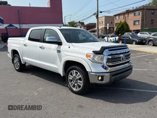 2016 Toyota Tundra Platinum z VIN 5TFGW5F12GX198415, wystawiony jako Copart lot #59492555 z przebiegiem 28 731 mil mil oraz Czysty tytuł • Clean title. Historia ofert i sprzedaży dostępna na DreamBid. Obrazek 1.