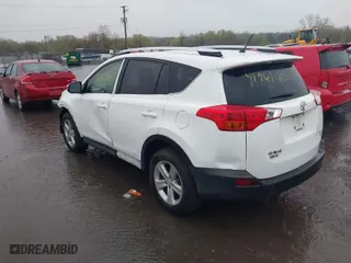 2013 Toyota RAV4 XLE with VIN JTMRFREV3DD000605, listed as a IAAI auction lot 41961810 with 140,346 mi miles. Bid and sale history available at carsss.com. Image 3.