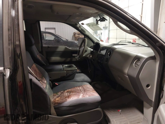 2006 Ford F-150 XLT with VIN 1FTPX14V66NB67190, listed as a IAAI auction lot 41152278 with 260,036 mi miles. Bid and sale history available at carsss.com. Image 5.