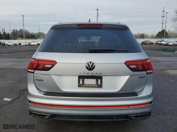 2024 Volkswagen Tiguan SE R-Line Black with VIN 3VV8B7AX4RM058996, listed as a Copart auction lot 45897525 with 9,956 mi miles and Salvage Title. Bid and sale history available at carsss.com. Image 6.