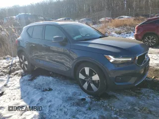 2021 Volvo XC40 Momentum with VIN YV4162UK3M2456124, listed as a Copart auction lot 41666365 with 20,542 mi miles and Salvage Title. Bid and sale history available at carsss.com. Image 4.