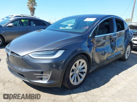 2018 Tesla Model X 75D with VIN 5YJXCBE26JF121937, listed as a IAAI auction lot 41652666 with 93,478 mi miles and . Bid and sale history available at carsss.com. Image 20.
