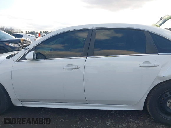 2013 Chevrolet Impala Police z VIN 2G1WD5E38D1124003, wystawiony jako IAAI lot #41231039 z przebiegiem 172 366 mil mil oraz . Historia ofert i sprzedaży dostępna na DreamBid. Obrazek 14.