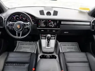 2022 Porsche Cayenne z VIN WP1AA2AY2NDA06673, wystawiony jako Copart lot #42586635 z przebiegiem 17 392 mil mil oraz Czysty tytuł • Clean title. Historia ofert i sprzedaży dostępna na DreamBid. Obrazek 9.