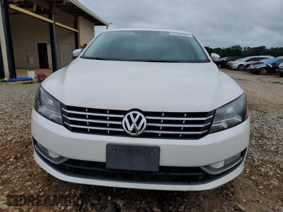 2014 Volkswagen Passat SEL Premium with VIN 1VWCN7A33EC109183, listed as a Copart auction lot 61369595 with 146,794 mi miles and Salvage title. Bid and sale history available at DreamBid. Image 5.