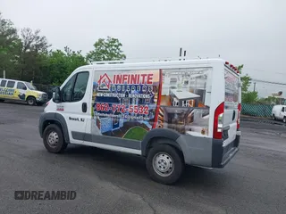 2017 Ram ProMaster Cargo z VIN 3C6TRVNG4HE534781, wystawiony jako IAAI lot #42274362 z przebiegiem 133 686 mil mil oraz . Historia ofert i sprzedaży dostępna na DreamBid. Obrazek 6.