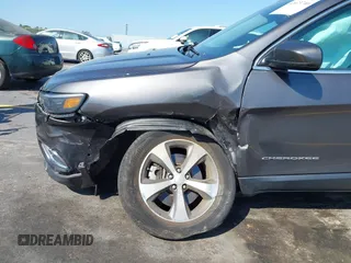 2021 Jeep Cherokee Limited z VIN 1C4PJMDX6MD209395, wystawiony jako IAAI lot #42073746 z przebiegiem 26 627 mil mil oraz . Historia ofert i sprzedaży dostępna na DreamBid. Obrazek 19.