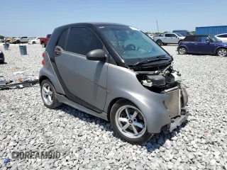 2015 Smart fortwo Passion z VIN WMEEJ3BA5FK819174, wystawiony jako Copart lot #53205005 z przebiegiem 78 364 mil mil oraz Szkody całkowita. Historia ofert i sprzedaży dostępna na DreamBid. Obrazek 4.