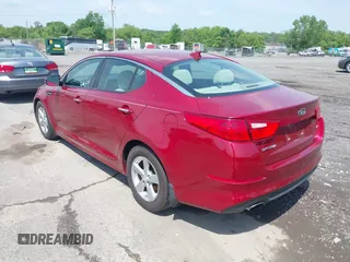 2015 Kia Optima LX z VIN 5XXGM4A72FG407864, wystawiony jako IAAI lot #42295392 z przebiegiem 177 485 mil mil oraz . Historia ofert i sprzedaży dostępna na DreamBid. Obrazek 3.