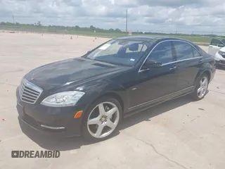 2012 Mercedes-Benz S 550 z VIN WDDNG7DB2CA430249, wystawiony jako IAAI lot #42393133 z przebiegiem 107 283 mil mil oraz . Historia ofert i sprzedaży dostępna na DreamBid. Obrazek 17.