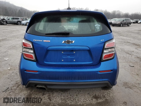 2018 Chevrolet Sonic LT z VIN 1G1JD6SB7J4102103, wystawiony jako Copart lot #85656674 z przebiegiem 29 877 mil mil oraz Szkoda całkowita • Salvage title. Historia ofert i sprzedaży dostępna na DreamBid. Obrazek 6.