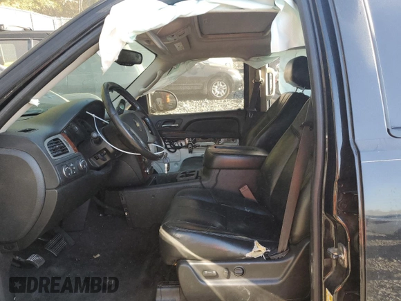 2011 Chevrolet Tahoe LT z VIN 1GNSKBE04BR355654, wystawiony jako Copart lot #52417365 z przebiegiem 181 771 mil mil oraz Nie do naprawy • Non repairable. Historia ofert i sprzedaży dostępna na DreamBid. Obrazek 7.