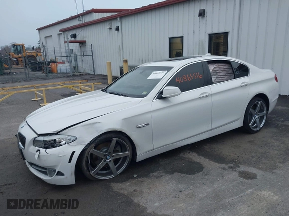 2013 BMW 5 Series 528i xDrive with VIN WBAXH5C59DD108639, listed as a IAAI auction lot 40865516 with 1 mi miles. Bid and sale history available at carsss.com. Image 2.