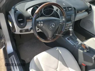 2005 Mercedes-Benz SLK 230/320 z VIN WDBWK56F35F040539, wystawiony jako Copart lot #52691635 z przebiegiem 72 074 mil mil oraz Czysty tytuł • Clean title. Historia ofert i sprzedaży dostępna na DreamBid. Obrazek 8.