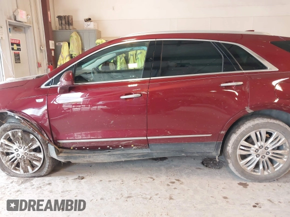 2018 Cadillac XT5 Premium Luxury AWD z VIN 1GYKNFRS6JZ114464, wystawiony jako IAAI lot #42320302 z przebiegiem 61 231 mil mil oraz . Historia ofert i sprzedaży dostępna na DreamBid. Obrazek 15.