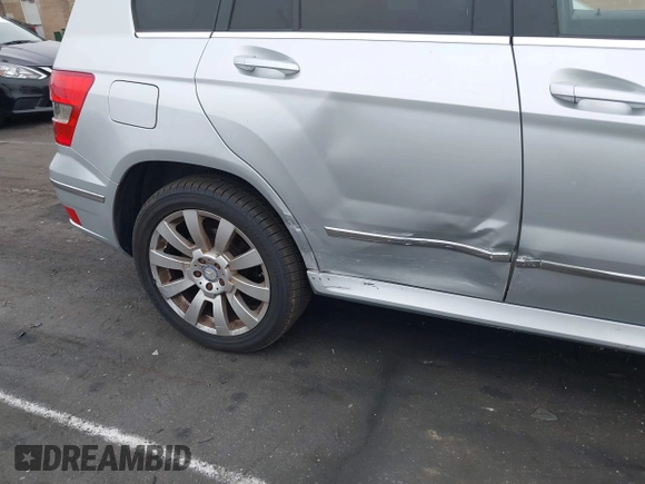 2012 Mercedes-Benz GLK GLK 350 with VIN WDCGG5GB0CF892387, listed as a IAAI auction lot 42031687 with 123,587 mi miles. Bid and sale history available at carsss.com. Image 12.