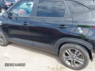 2021 Kia Seltos LX z VIN KNDEPCAA3M7071555, wystawiony jako IAAI lot #42210777 z przebiegiem 51 888 mil mil oraz . Historia ofert i sprzedaży dostępna na DreamBid. Obrazek 15.