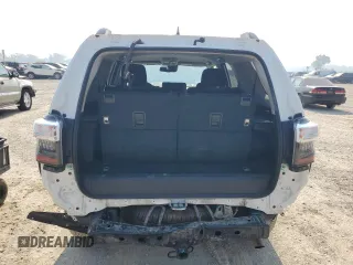 2022 Toyota 4Runner SR5 z VIN JTEMU5JR3N6023532, wystawiony jako Copart lot #63680825 z przebiegiem 83 672 mil mil oraz Szkoda całkowita • Salvage title. Historia ofert i sprzedaży dostępna na DreamBid. Obrazek 6.