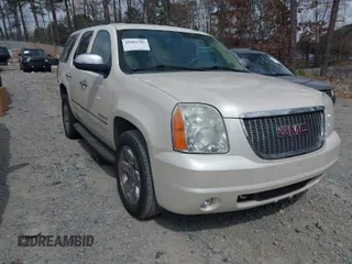 2009 GMC Yukon SLT w/4SB with VIN 1GKFC33059R272099, listed as a IAAI auction lot 41802785 with 240,081 mi miles. Bid and sale history available at carsss.com. Image 1.