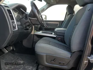 2017 Ram 1500 Big Horn z VIN 1C6RR7LG0HS670668, wystawiony jako Copart lot #43555905 z przebiegiem 77 048 mil mil oraz Szkoda całkowita • Salvage title. Historia ofert i sprzedaży dostępna na DreamBid. Obrazek 7.