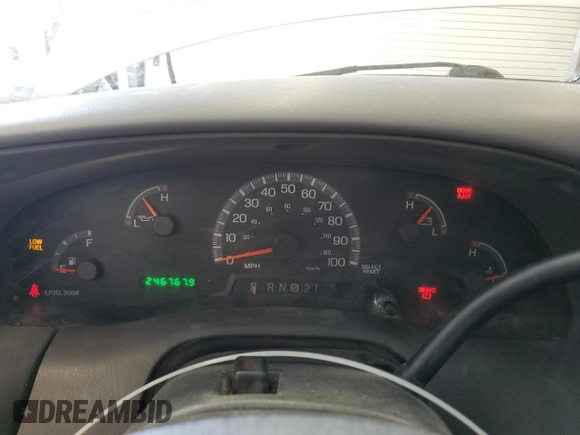 2003 Ford F-150 XL z VIN 2FTRF18W53CA96144, wystawiony jako Copart lot #47589205 z przebiegiem 246 767 mil mil oraz Czysty tytuł • Clean title. Historia ofert i sprzedaży dostępna na DreamBid. Obrazek 9.