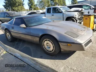 1988 Chevrolet Corvette z VIN 1G1YY2182J5103560, wystawiony jako Copart lot #44811925 z przebiegiem 99 645 mil mil oraz Czysty tytuł • Clean title. Historia ofert i sprzedaży dostępna na DreamBid. Obrazek 4.
