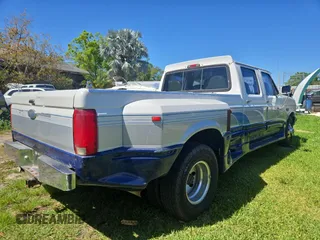 1996 Ford F-350 with VIN 1FTJW35F8TEB52441, listed as a Copart auction lot 48917765 with 271,664 mi miles and Clean title. Bid and sale history available at DreamBid. Image 4.