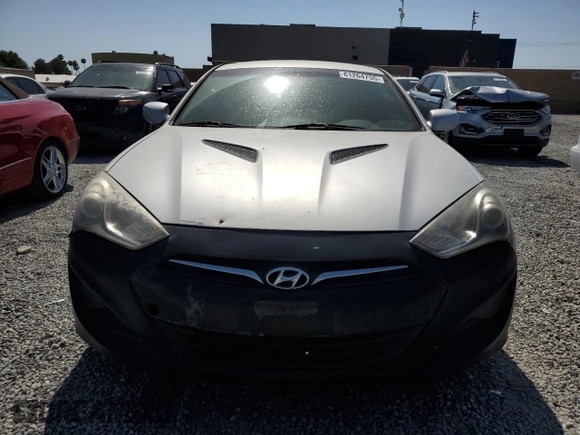2013 Hyundai Genesis Coupe Premium z VIN KMHHT6KD7DU095728, wystawiony jako Copart lot #61264755 z przebiegiem 118 010 mil mil oraz Czysty tytuł • Clean title. Historia ofert i sprzedaży dostępna na DreamBid. Obrazek 5.