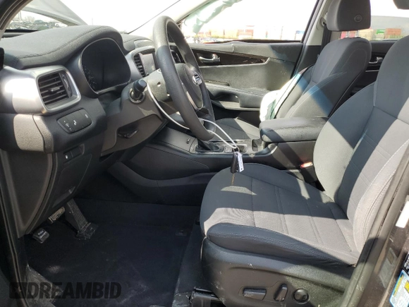 2019 Kia Sorento LX z VIN 5XYPG4A57KG486900, wystawiony jako Copart lot #52674115 z przebiegiem 105 259 mil mil oraz Szkoda całkowita • Salvage title. Historia ofert i sprzedaży dostępna na DreamBid. Obrazek 7.