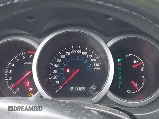 2008 Suzuki Grand Vitara z VIN JS3TE941784102472, wystawiony jako IAAI lot #42311760 z przebiegiem 211 385 mil mil oraz . Historia ofert i sprzedaży dostępna na DreamBid. Obrazek 7.