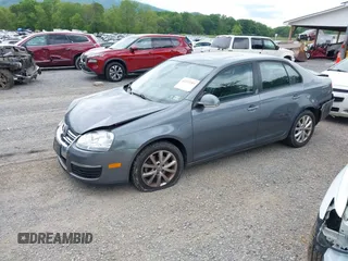 2010 Volkswagen Jetta SE с VIN 3VWRZ7AJ3AM158356, выставлен на аукционе IAAI как лот 42222303 с пробегом 223 436 миль миль и . История ставок и продаж доступна на DreamBid. Изображение 2.