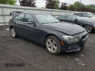 2017 BMW 3 Series 330i xDrive z VIN WBA8D9C31HA005129, wystawiony jako Copart lot #58385565 z przebiegiem 91 256 mil mil oraz Szkoda całkowita • Salvage title. Historia ofert i sprzedaży dostępna na DreamBid. Obrazek 4.