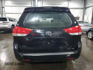 2014 Toyota Sienna LE AAS z VIN 5TDKK3DC0ES432309, wystawiony jako Copart lot #54094805 z przebiegiem 139 342 mil mil oraz Szkoda całkowita • Salvage title. Historia ofert i sprzedaży dostępna na DreamBid. Obrazek 6.