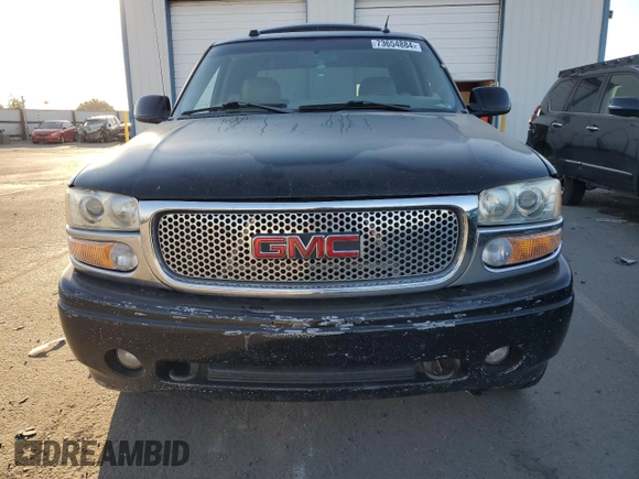 2005 GMC Sierra Denali z VIN 2GTEK63N051303155, wystawiony jako Copart lot #73654884 z przebiegiem Nie podano mil oraz Szkody całkowita. Historia ofert i sprzedaży dostępna na DreamBid. Obrazek 5.