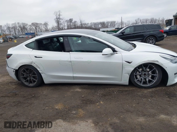 2020 Tesla Model 3 Standard Range Plus with VIN 5YJ3E1EA7LF659172, listed as a IAAI auction lot 42017026 with 32,104 mi miles. Bid and sale history available at carsss.com. Image 13.