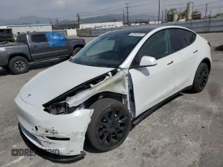 2023 Tesla Model Y Long Range z VIN 7SAYGDEE8PA030286, wystawiony jako Copart lot #50945465 z przebiegiem 43 676 mil mil oraz Szkoda całkowita • Salvage title. Historia ofert i sprzedaży dostępna na DreamBid. Obrazek 1.
