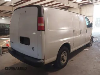 2007 Chevrolet Express Cargo Van with VIN 1GCGG25V871146547, listed as a IAAI auction lot 41347469 with 423,041 mi miles. Bid and sale history available at carsss.com. Image 4.