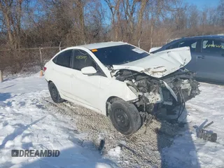2013 Hyundai Accent GLS z VIN KMHCT4AE5DU484764, wystawiony jako IAAI lot #41403447 z przebiegiem 144 997 mil mil oraz . Historia ofert i sprzedaży dostępna na DreamBid. Obrazek 1.
