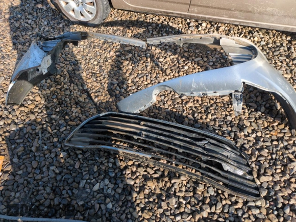 2016 Toyota Avalon Limited z VIN 4T1BK1EB0GU231031, wystawiony jako Copart lot #46065525 z przebiegiem 94 385 mil mil oraz Szkoda całkowita • Salvage title. Historia ofert i sprzedaży dostępna na DreamBid. Obrazek 12.