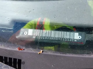 1994 Chevrolet Beretta z VIN 1G1LV15M9RY253342, wystawiony jako IAAI lot #42047160 z przebiegiem 131 763 mil mil oraz . Historia ofert i sprzedaży dostępna na DreamBid. Obrazek 9.