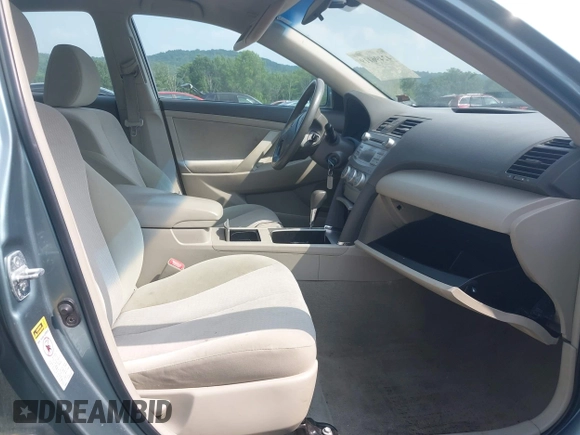2011 Toyota Camry LE z VIN 4T1BF3EK5BU644099, wystawiony jako IAAI lot #42496119 z przebiegiem 143 958 mil mil oraz . Historia ofert i sprzedaży dostępna na DreamBid. Obrazek 5.